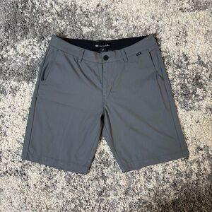 Travis Mathew, Mens Golf Athletic Shorts in Gray with 9In Inseam, US Size: 34